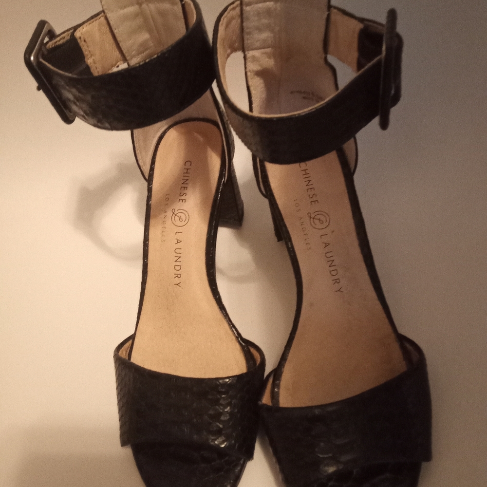 Women's ankle heels size 6